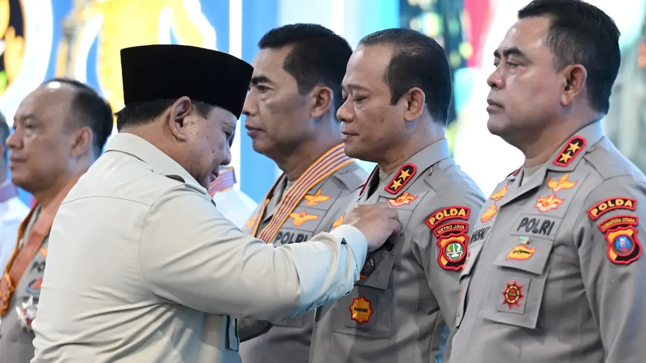 Presiden Prabowo Subianto menganugerahkan Tanda Kehormatan Republik Indonesia kepada sejumlah tokoh. Foto dok