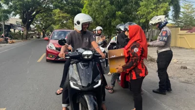 Pemuda Pancasila dan Polres Bulukumba Berbagi 250 Takjil