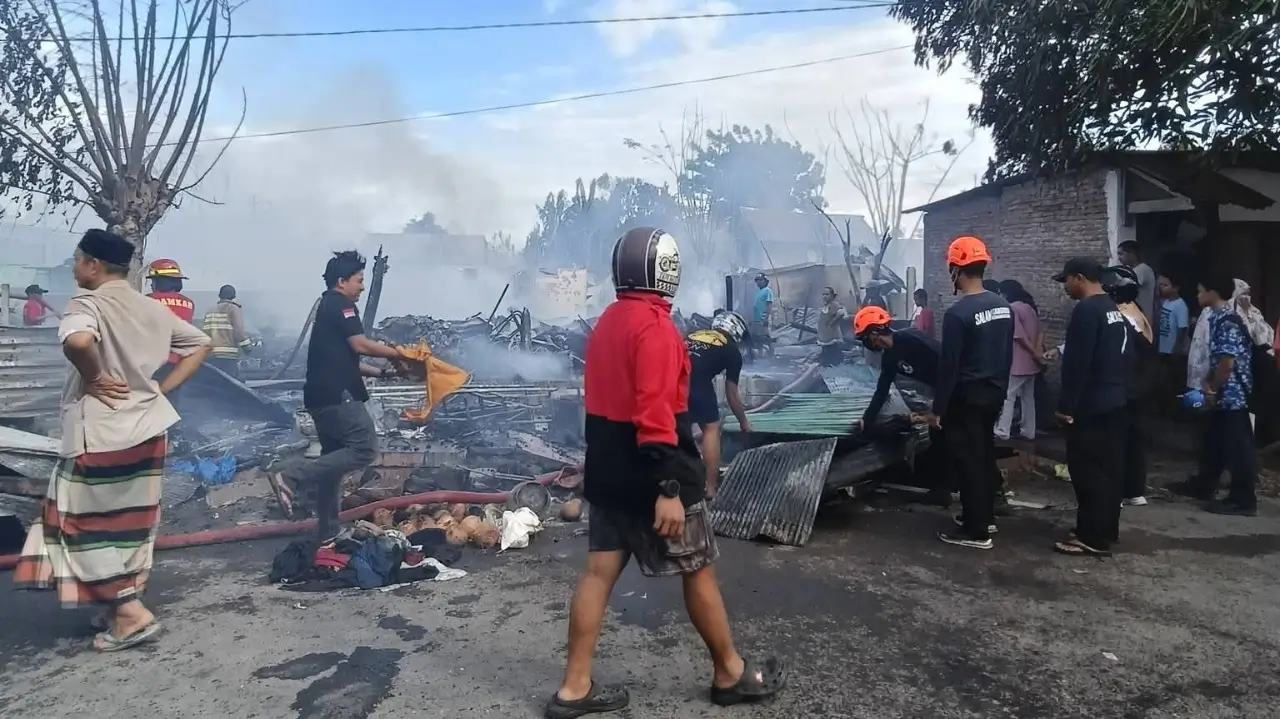 Kebakaran hanguskan 14 rumah di kawasan padat Bulukumba, Rabu (4/3). Foto Yudi Ricardo/FB