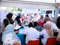 Tak Perlu ke Kota, Warga Kindang Akses Adminduk Hingga BPJS di Lapangan Borong Rappoa