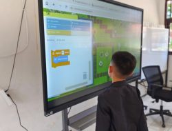 Lepas dari Mode Nyaman Gawai, Murid di Kupang Diajak Bikin Game dan Koding