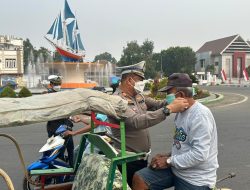 Bulukumba Masuk Daerah Udara Terburuk, Satlantas Bagi Masker
