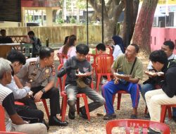 Di Sudut Pasar Tua Bulukumba, Sepiring Makanan Hangat Pelebur Jarak Polisi dan Warga